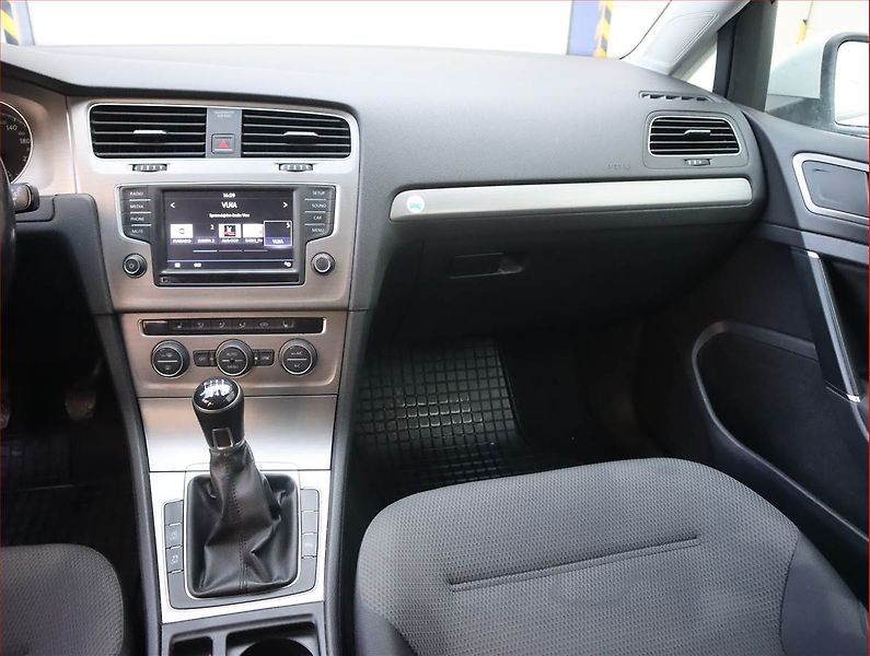 Volkswagen Golf (2016) 1.6 TDI, 4X4, Serv.kniha - fotka 8 z 18