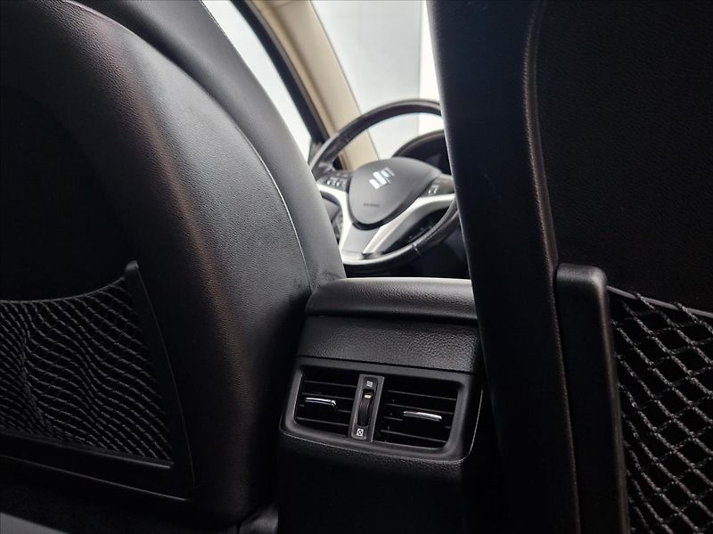 Suzuki Kizashi 2,4 i 4x4 XENON AC ŠÍBR VÝHŘEV - fotka 16 z 37
