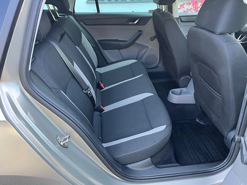 Škoda Rapid (2015) 1.2 TSi Top - fotka 12 z 20