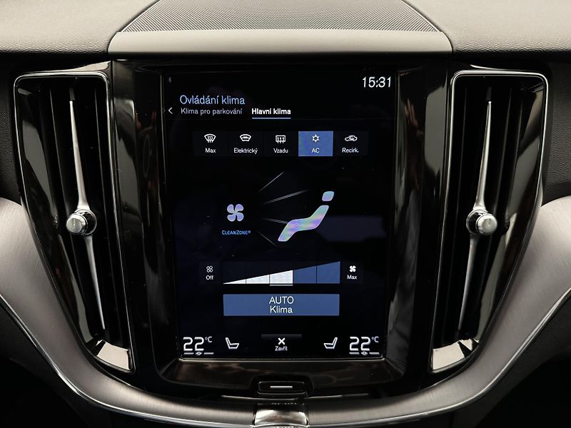 Volvo XC60 B4 AWD MOMENTUM AUT REZERVACE - fotka 41 z 45