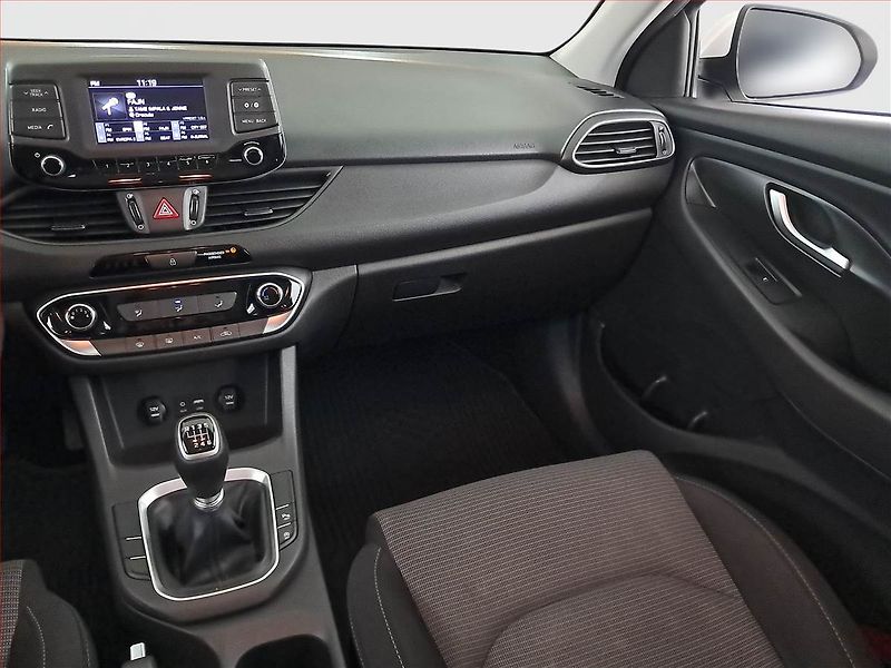 Hyundai i30 (2018) 1.6 CRDi, Park. senzory - fotka 8 z 18