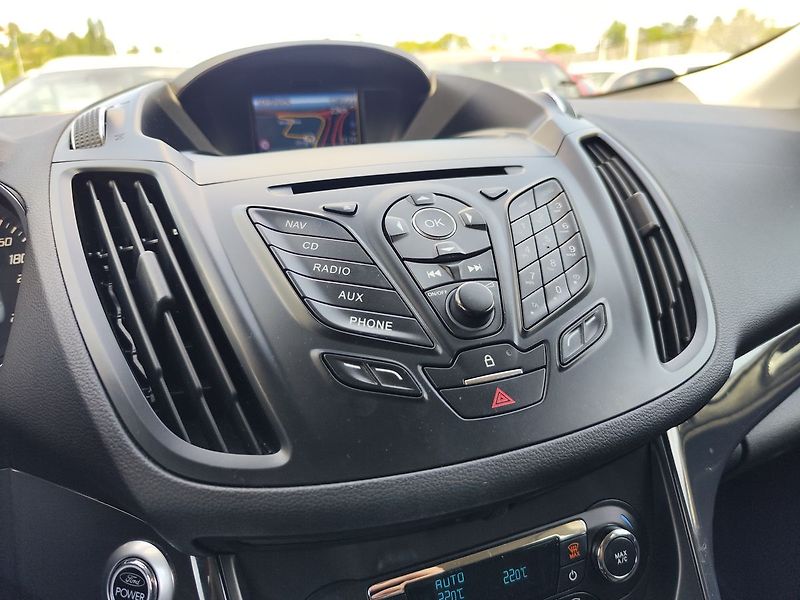 Ford Kuga 2.0 TDCi/103kW Titanium - fotka 19 z 31