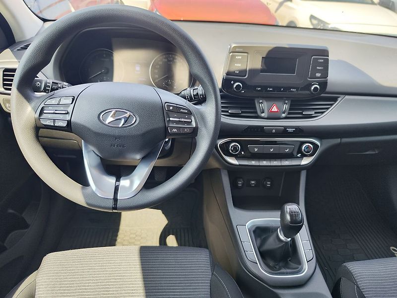 Hyundai i30 1.5i/81kW Start Plus - fotka 12 z 24