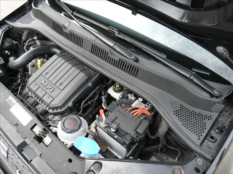 Seat Mii 1,0 MPi 55kW FR line 1.MAJITEL - fotka 34 z 38