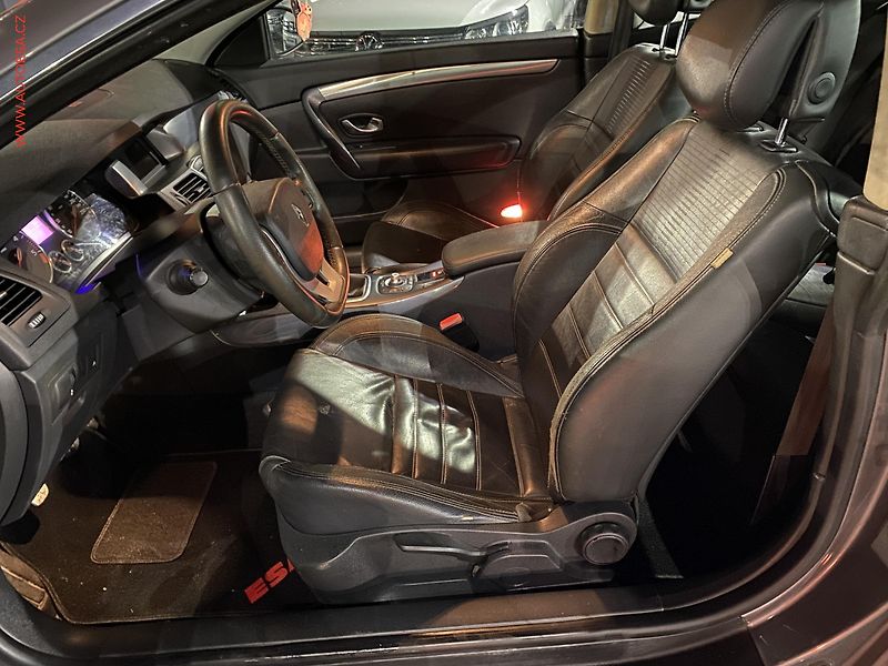 Renault Laguna (2010) 2.0 dCi 4Control, Xenon, AC - fotka 9 z 17