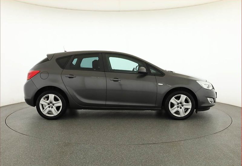 Opel Astra (2011) 1.4 T, Serv.kniha, Tempomat - fotka 6 z 12
