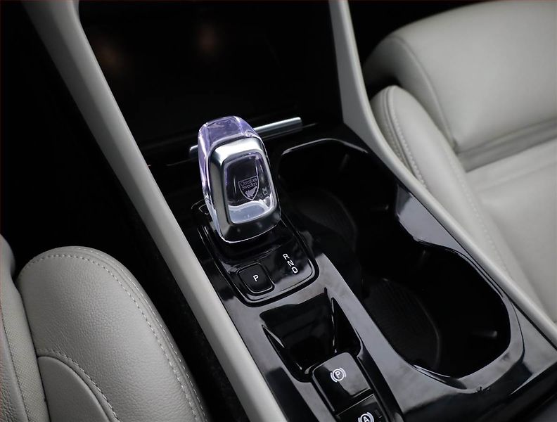 Volvo XC40 (2019) Inscription D3, Automat, Kůže - fotka 12 z 21
