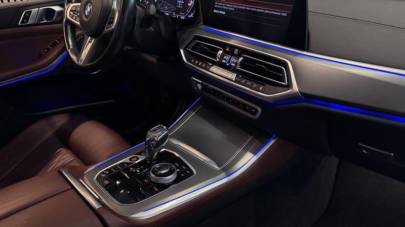 BMW X5 M50i V8 Laser Tažné HUD Záruka - fotka 18 z 33