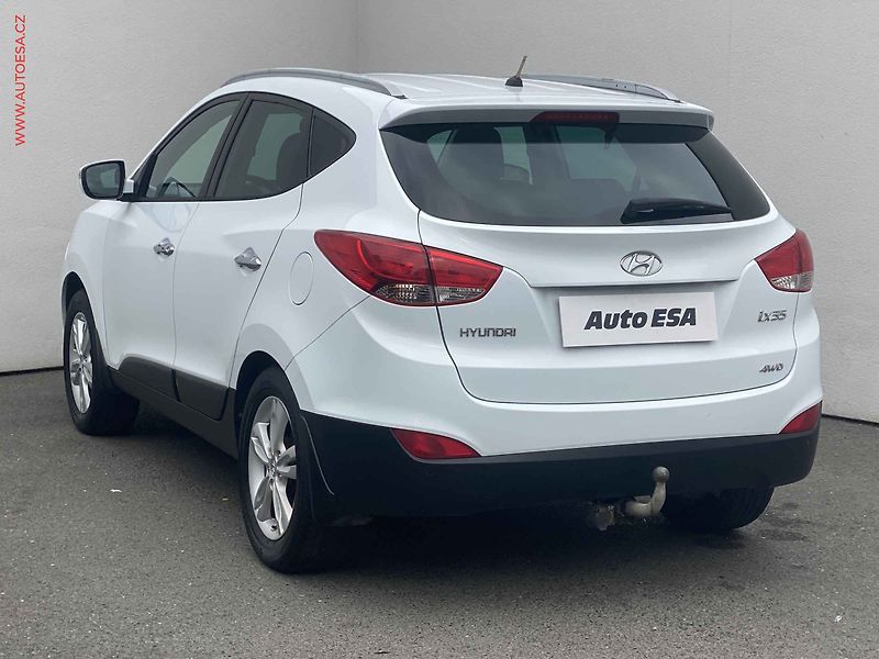 Hyundai ix35 (2010) 2.0 i 4WD, ČR, AC, TZ, park - fotka 6 z 16