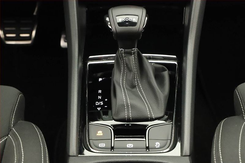 Škoda Karoq (2025) 1.5 TSI, Sportline, Navigace - fotka 10 z 20