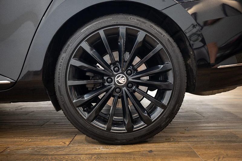 Škoda Superb 2.0 TSI 200 kW L&K - fotka 38 z 40