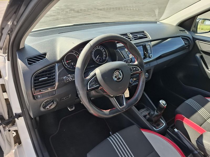 Škoda Fabia (2017) III MONTE CARLO 1.0TSi 70kW,au - fotka 8 z 16