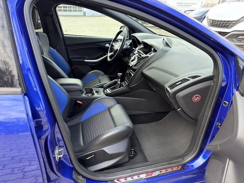 Ford Focus ST 2.0 EB 184 kW xenon, servis - fotka 11 z 25