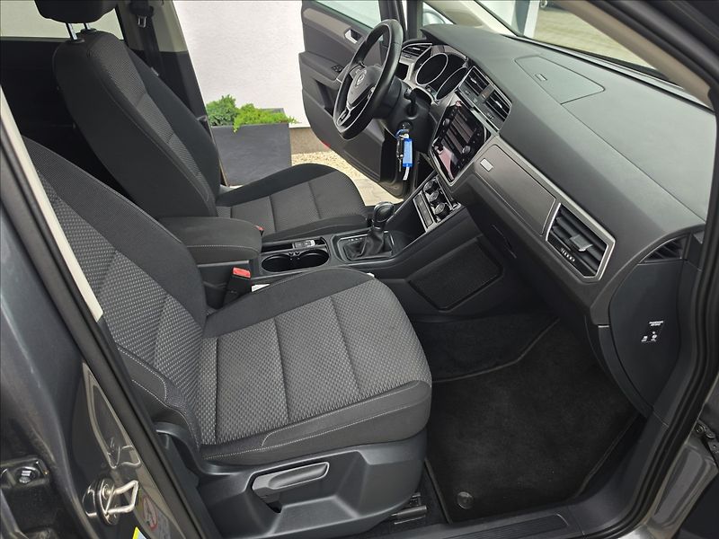 Volkswagen Touran 1,4 TSi 110KW DSG 7 MÍSTNÝ - fotka 37 z 52