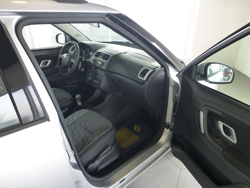 Škoda Fabia (2009) 1,6I-77KW*PARK.S**AC**VYHŘ.SED - fotka 16 z 25