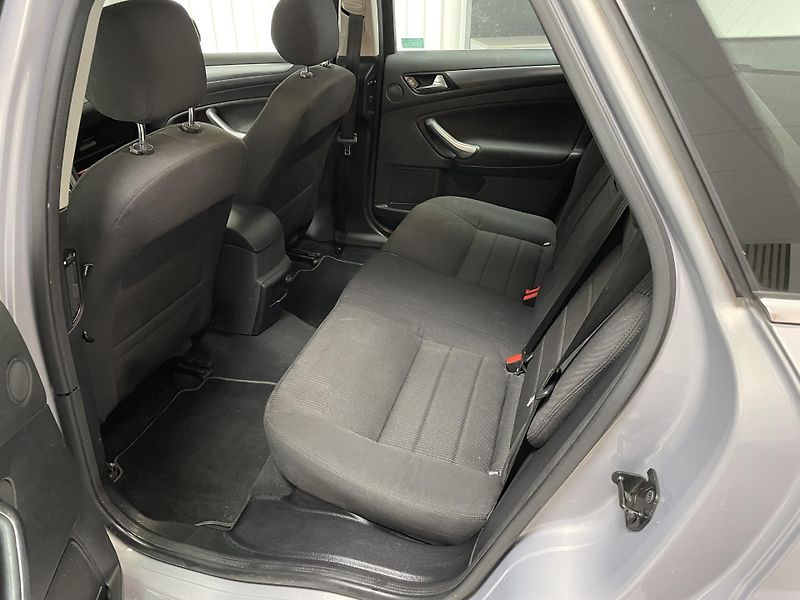 Ford Mondeo 1.6 i 118kW ČR SERVISKA  - fotka 18 z 25