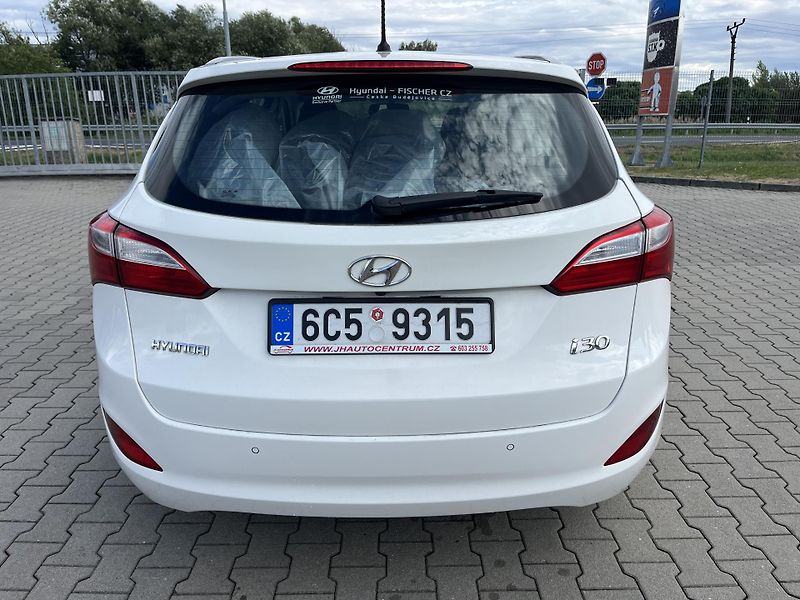 Hyundai i30 (2014) 1.6 CRDi -81kW - fotka 6 z 14