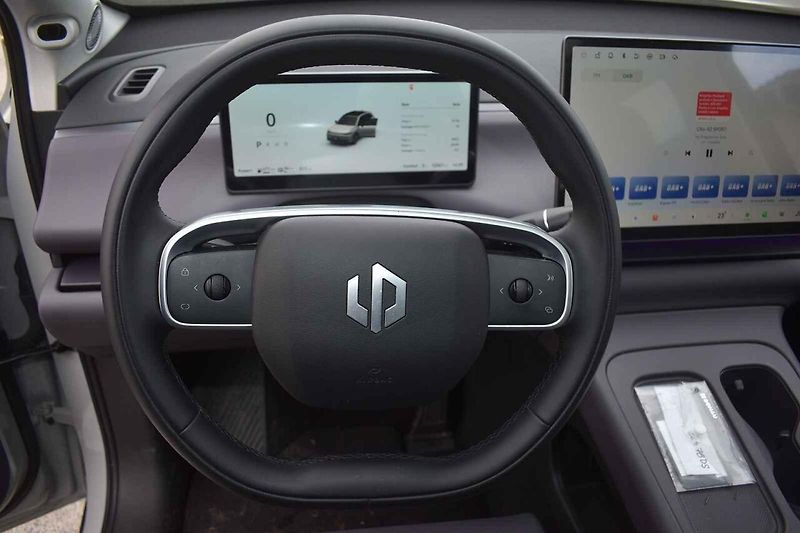 Leapmotor C10 se nabízí jako elektromobil i jako vůz s prodlužovačem dojezdu.