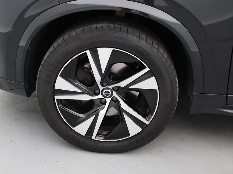Volvo XC90 2.0 B6 220kW R-Design CZ Aut. - fotka 29 z 36