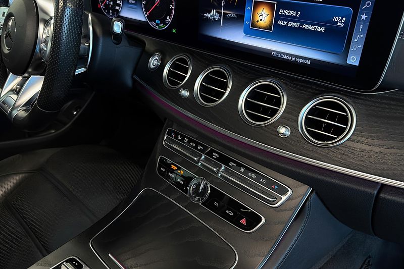 Mercedes-Benz Třídy E (2018) Mercedes-Benz E 53 AMG 4Matic+ - fotka 29 z 52