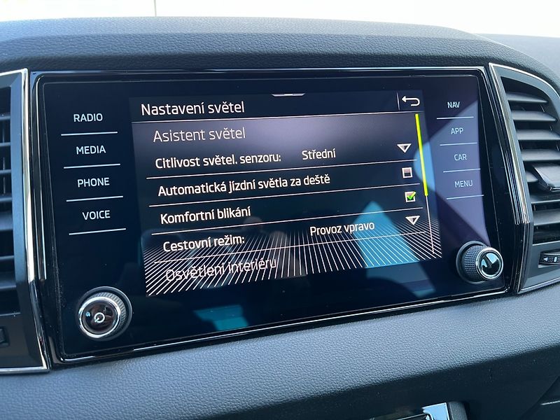 Škoda Karoq (2022) 2.0TDi Style+! Tažné! ČR+1.maj - fotka 32 z 40