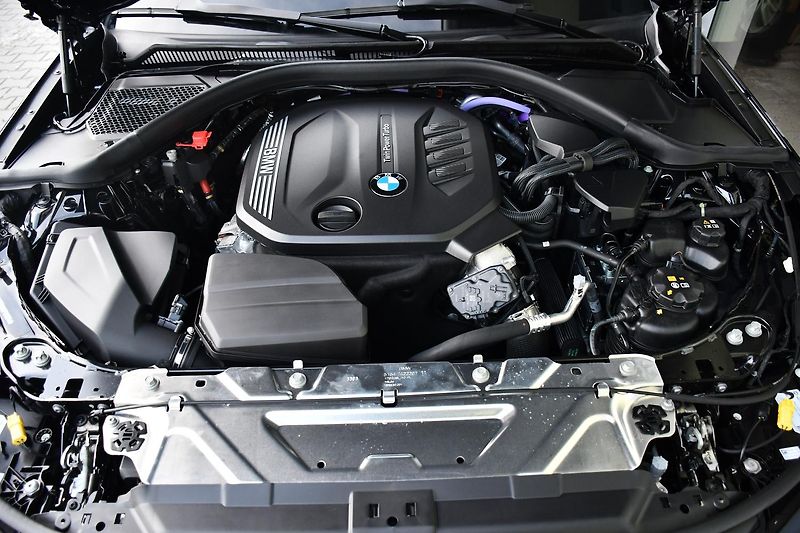 BMW Řada 3 320d M-SPORT xD TAŽNÉ ČR  - fotka 51 z 51