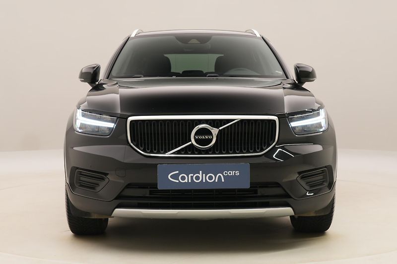 Volvo XC40 T2 MOMENTUM REZERVACE - fotka 15 z 44