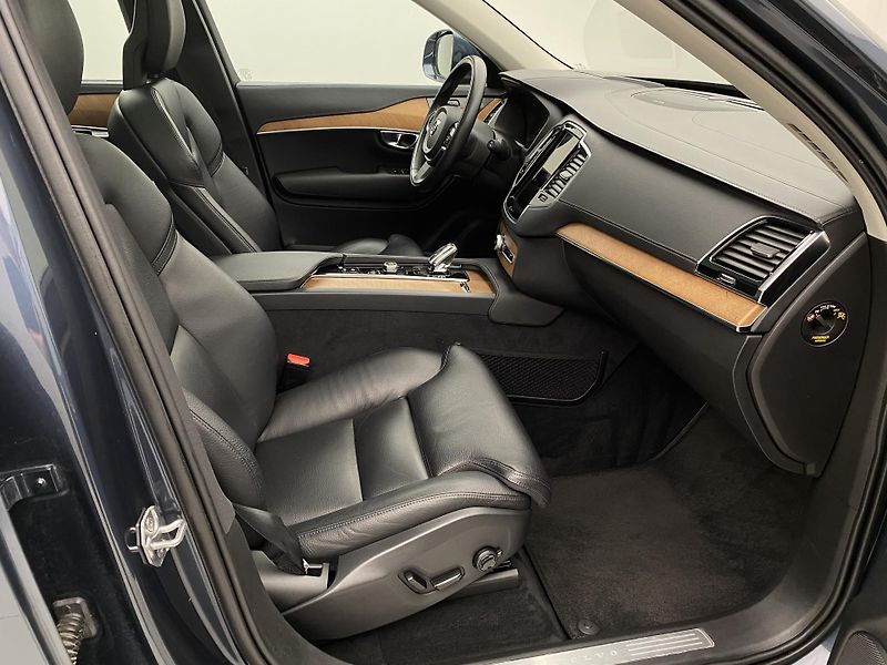 Volvo XC90 B5 AWD INSCRIPTION REZERVACE - fotka 23 z 46