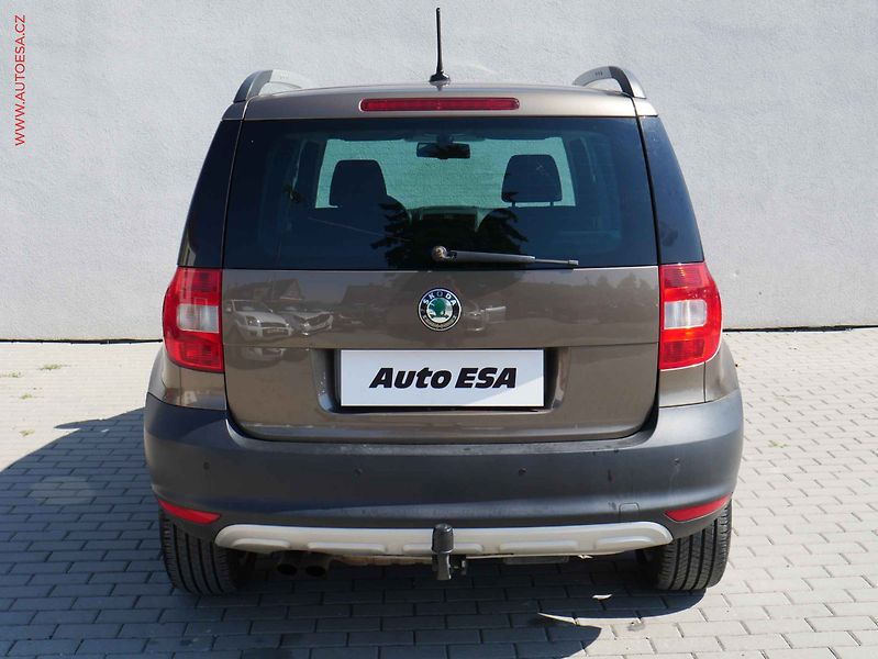 Škoda Yeti (2011) 2.0 TDi 4x4, Elegance, xenon - fotka 5 z 20