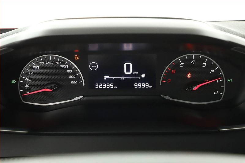 Peugeot 2008 (2021) Active 1.2 PureTech, ČR,1.maj - fotka 8 z 19