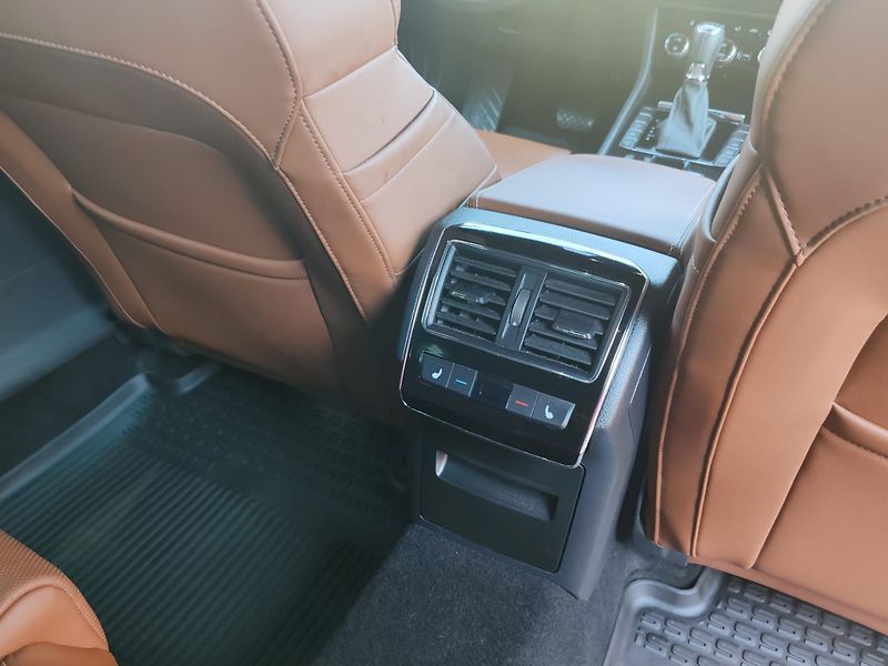 Škoda Superb 2.0 TDI Laurin & Klement 4x4  - fotka 25 z 40
