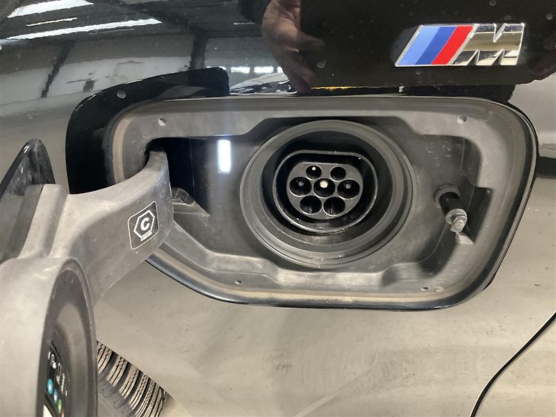 BMW Řada 3 330e M-Sport ACC Kam - fotka 18 z 19