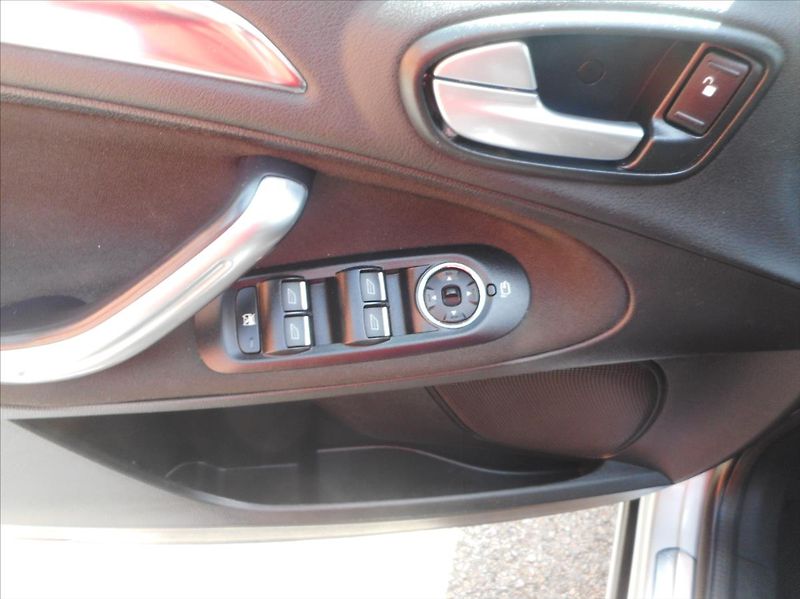 Ford S-MAX 2,2 TDCi Titanium - fotka 10 z 26