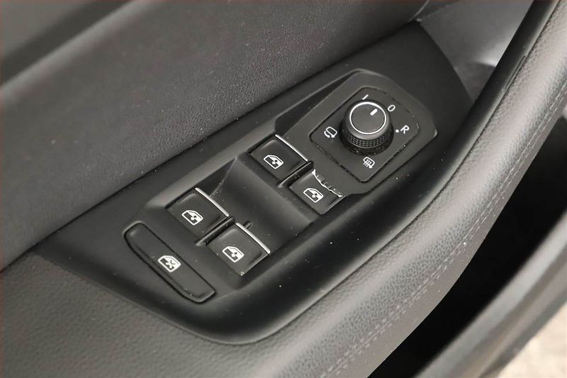 Volkswagen Passat (2015) 1.4 TSI, Automat, Kůže, Navi - fotka 9 z 18