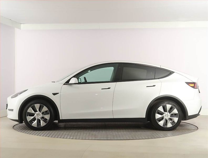 Tesla Model Y (2022) Long Range AWD 79kWh, SoH 93% - fotka 3 z 33