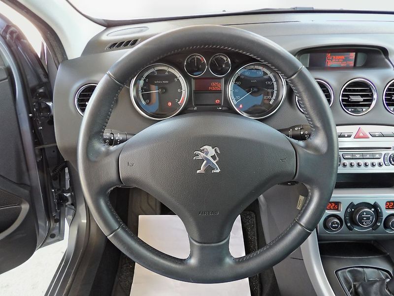 Peugeot 308 SW 1.6VTi 88kW AutoAC Serviska - fotka 11 z 33
