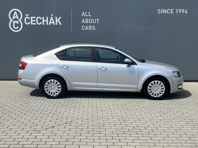 Škoda Octavia (2014) 1,6TDi CR 77kW AMBITION - fotka 4 z 33