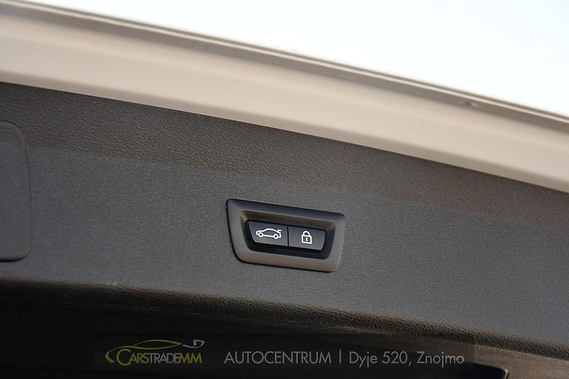 BMW X1 xDrive20d M-SPORT ČR - fotka 45 z 52