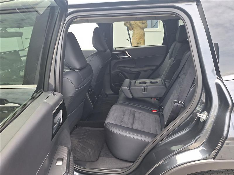 Mitsubishi Outlander (2026) 2,4 L 4x4  PHEV INVITE - fotka 11 z 16