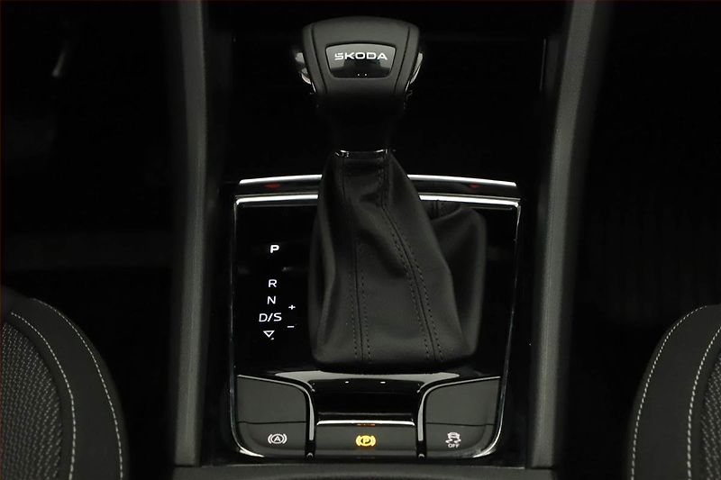 Škoda Karoq (2025) 1.5 TSI - fotka 10 z 17