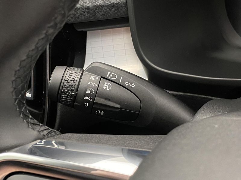Volvo XC40 (2026) B3 AUT DARK PLUS - fotka 30 z 60