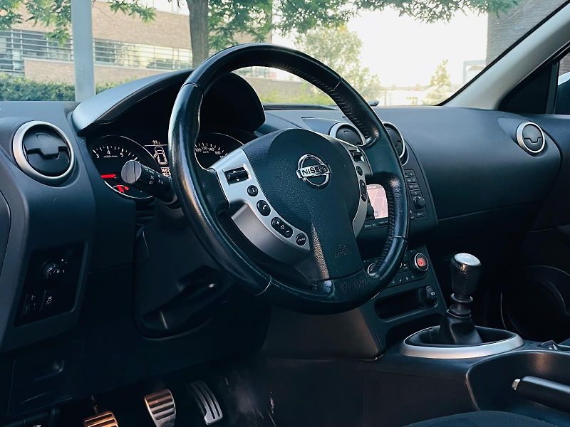 Nissan Qashqai 2.0i KAMERA TAŽNÉ SERVISKA 7M - fotka 29 z 45