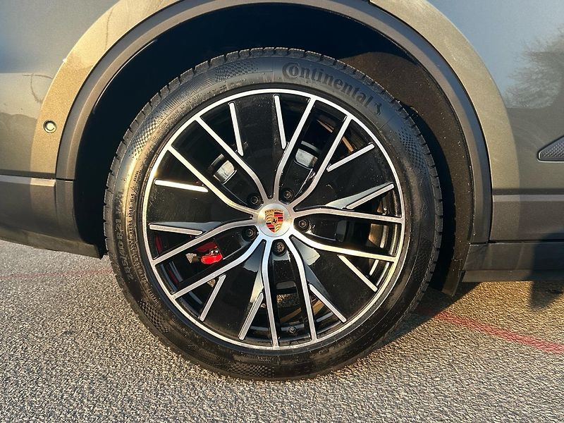 Porsche Macan 4S Electric - fotka 11 z 30