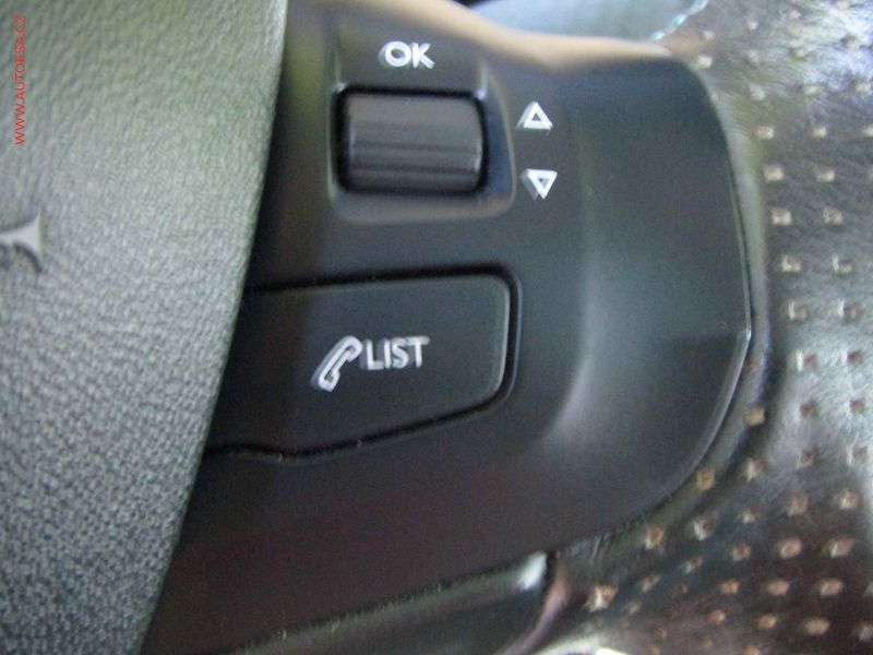 Peugeot 2008 (2019) 1.2PT, Crossway, AT, panor - fotka 14 z 22