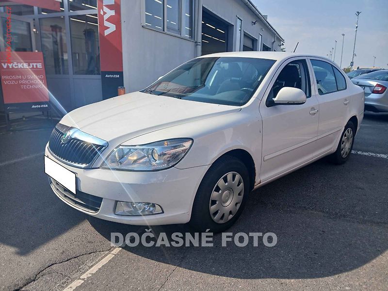 Škoda Octavia (2011) 1.6 TDi, ČR, autoAC - fotka 1 z 3