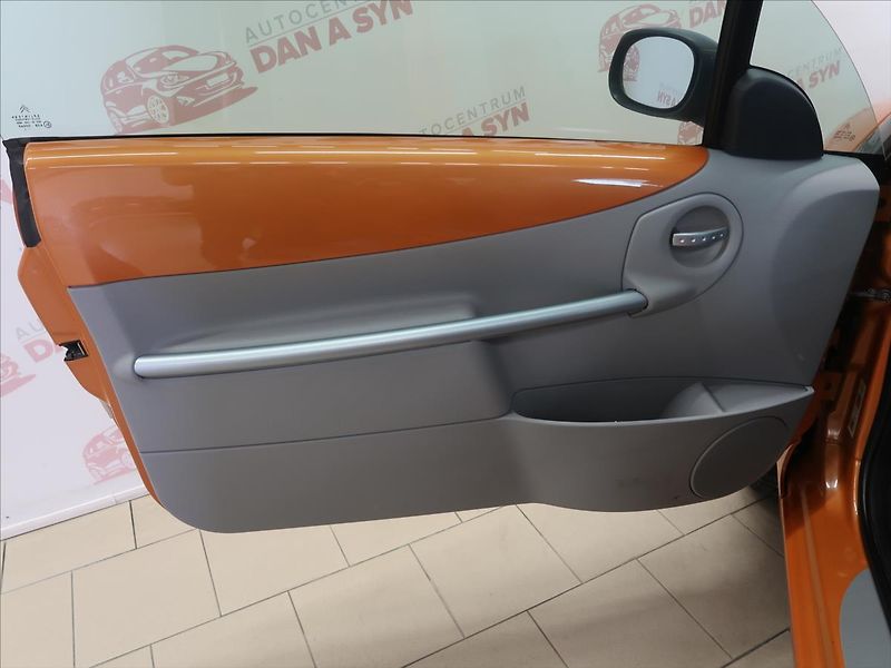 Citroën C3 1,4 i Pluriel - fotka 10 z 33