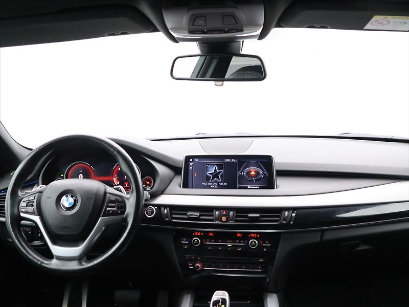 BMW X5 3,0 30d 190 kW CZ DPH xDrive - fotka 33 z 41