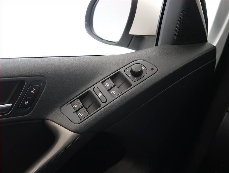 Volkswagen Tiguan (2009) 2.0 TDI, 4X4, Automat, Navi - fotka 22 z 22