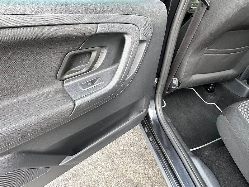 Škoda Roomster (2010) SCOUT 1.6TDI/77kW * 2.Maj. - fotka 18 z 27