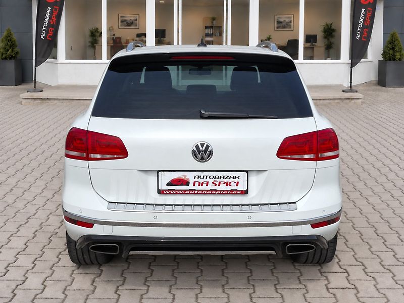 Volkswagen Touareg (2015) 4.2TDI 250kW R-LINE -ČR - fotka 6 z 48